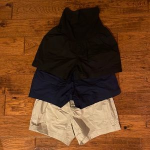 Three-pack lightweight maternity shorts